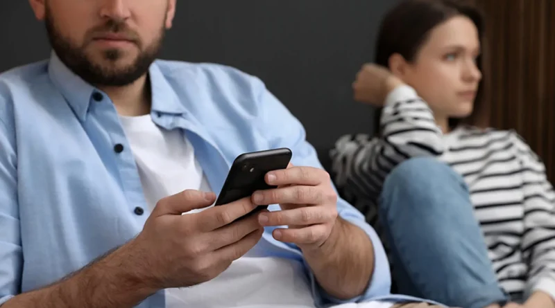 إشعار هاتف غيرك يجعلك تتفقّد هاتفك… ماذا يقول العلم؟