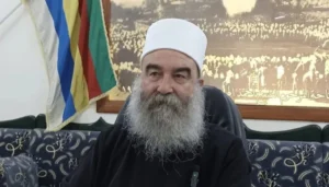 في عبث الهَجَري!