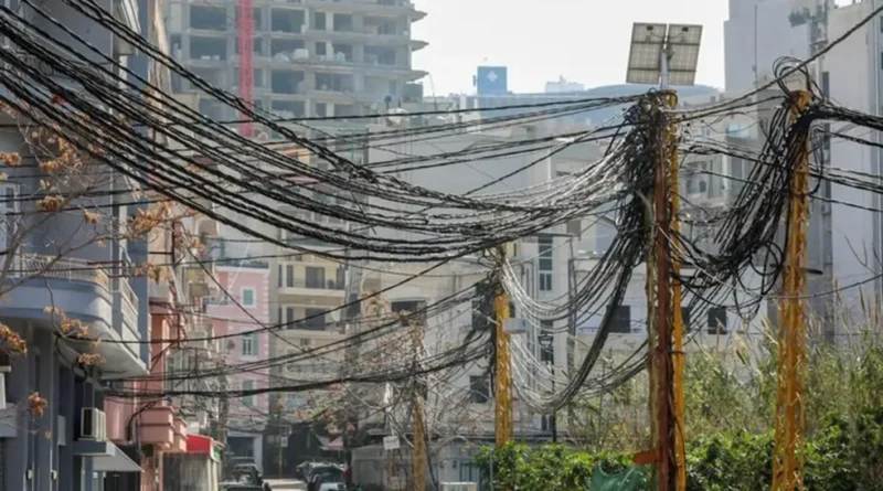 باخرة الفيول تنتظر فتح الاعتماد… وكهرباء لبنان نحو رفع التعرفة وقطع خطوط الخدمات