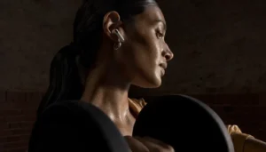 أبل تعلن عن طرازين جديدين من سماعات AirPods 5