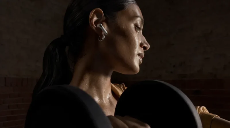 أبل تعلن عن طرازين جديدين من سماعات AirPods 5