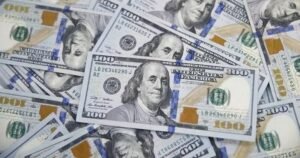 نيران الحرب تنعش الدولار وتشعل أسعار النفط