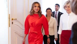 الملكة رانيا تختار الفستان الأحمر للقاء السّيدة الأولى التشيكيّة ببراغ
