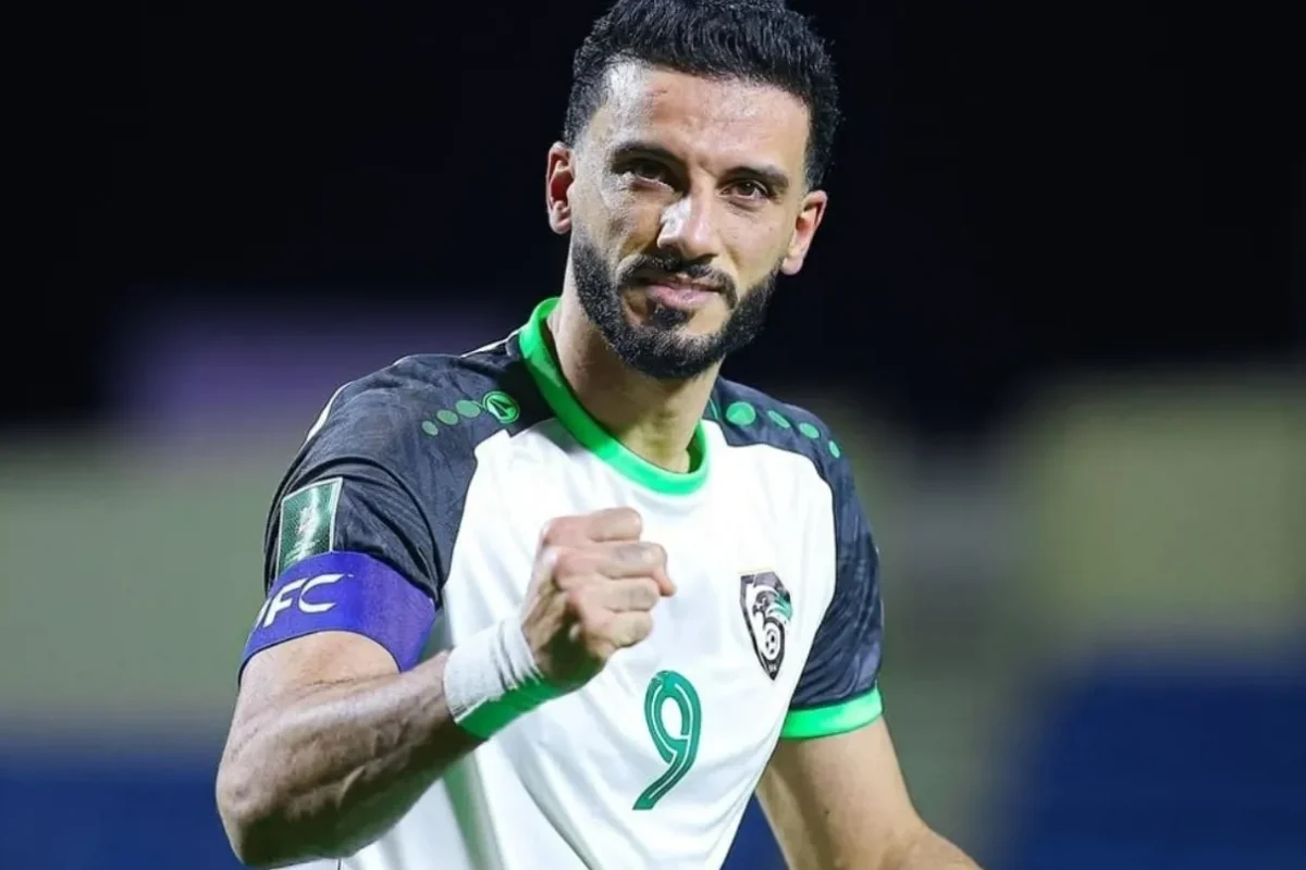 بعد غياب عامين… المخضرم عمر السومة يعود إلى منتخب سوريا