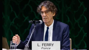 الذكاء الاصطناعي بين الثورة التقنية والسيادة الإنسانية: قراءة تحليلية نقدية في أفكار Luc Ferry