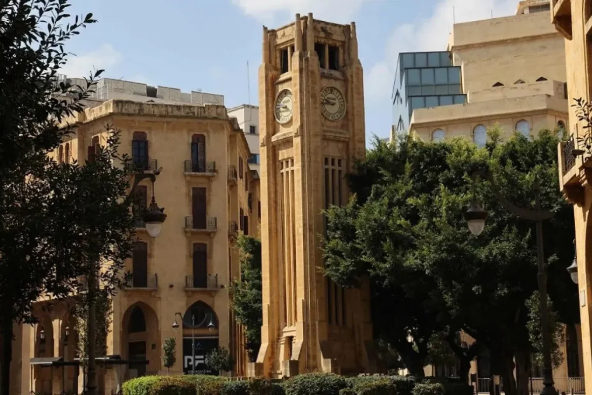 التوقيت الصيفي في الدول العربية: هل يوفّر الكهرباء وينشّط الاقتصاد؟
                         , 
                      من الحجج المحتملة لهذا الخيار إطالة الاستفادة من الضوء بعد الدوام ودعم الحركة التجارية المسائية