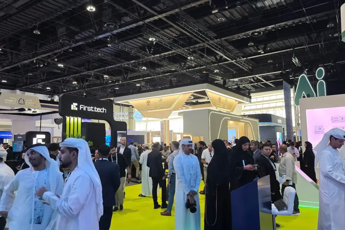 قمة أبوظبي… وزير الاستثمار الإماراتي: نستهدف توسيع نطاق شركات الذكاء الاصطناعي وتوفير وظائف عالية القيمة
