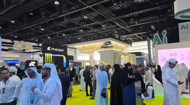 قمة أبوظبي… وزير الاستثمار الإماراتي: نستهدف توسيع نطاق شركات الذكاء الاصطناعي وتوفير وظائف عالية القيمة