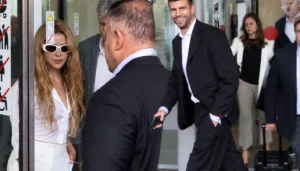 شاكيرا وبيكيه أمام المحكمة مجدداً بعد 4 سنوات على الانفصال
                         , بن أفليك يحسم الجدل حول شاكيرا… هل تجمعهما علاقة عاطفية؟