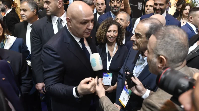 عون افتتح معرض “إكسبيريا” في بيروت وزار جناح “النهار”: “من لا يتابع التطور سيسبقه التاريخ” (فيديو)
