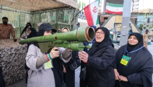 ترامب يُلوّح بضربات قبل الانتخابات النصفية… خيار جدي أم مناورة لدفع إيران إلى تنازلات؟