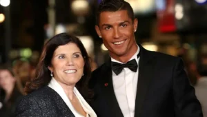 “بكيت قليلاً”… والدة رونالدو غاضبة بعد الأزمة في منتخب البرتغال