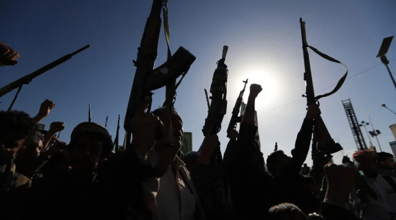 الحوثيون يتحدّون ترامب… هل يتدخّل عسكريّاً بعد هجوم مطار الرياض؟
                         , كيف تصل صواريخ الحوثيين إلى الرياض ومن أين تأتي تقنياتها؟