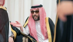 تركي آل الشيخ يواسي والد مضيفة مصرية قُتلت بهجوم الحوثي بـ”ردٍ قاسٍ”