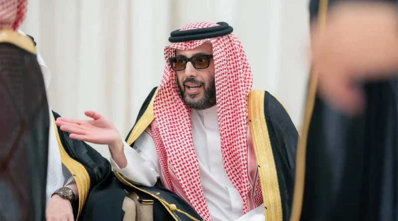 تركي آل الشيخ يواسي والد مضيفة مصرية قُتلت بهجوم الحوثي بـ”ردٍ قاسٍ”