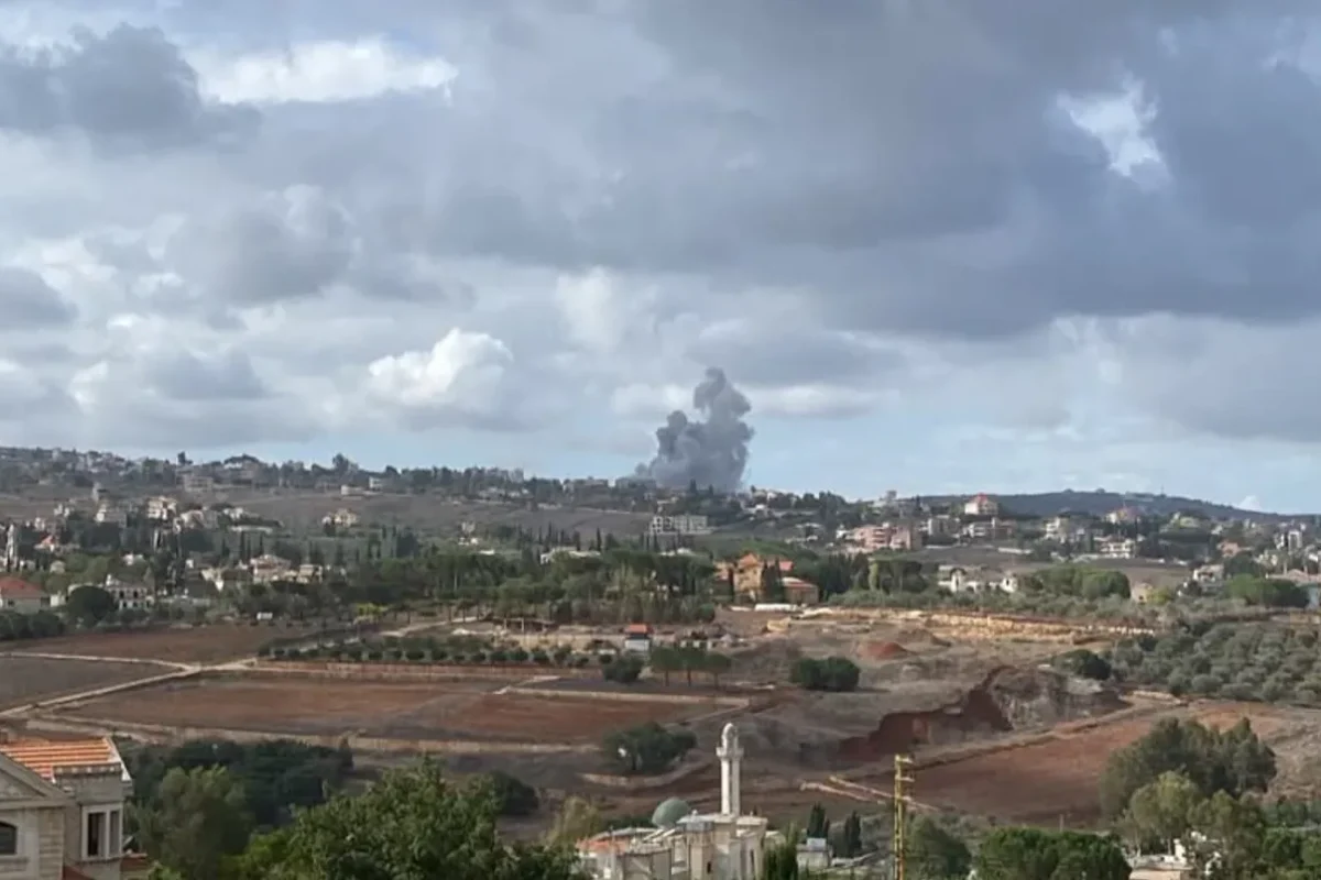 غارات على جنوب لبنان… وتوغّل آليات إسرائيلية في كفرشوبا قُبيل قطاف الزيتون
                         , جنوب لبنان: حتى أشجار الزيتون باتت لها حدود