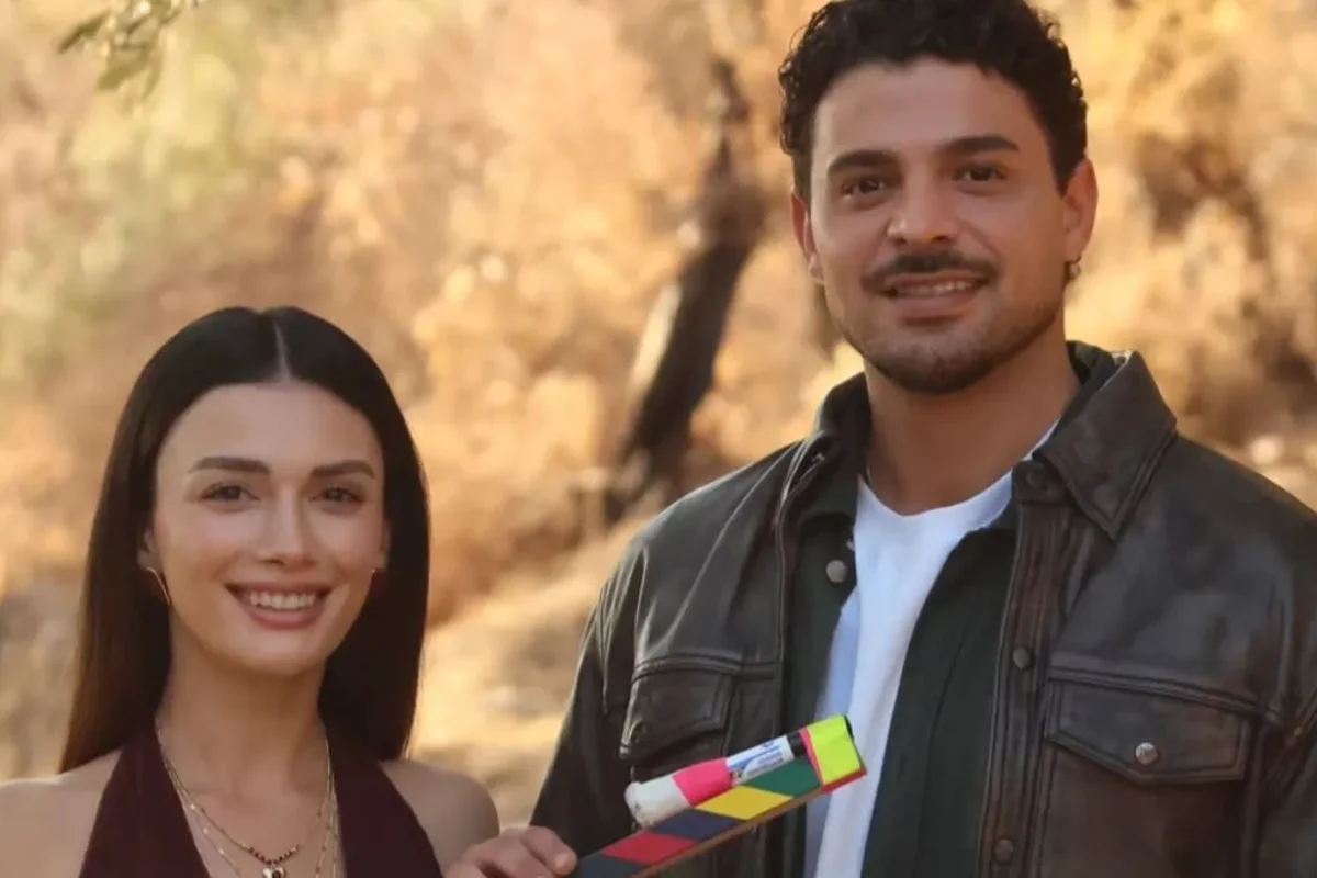 هاليت أوزغور ساري وأوزغي ياغيز بين أساطير هوميروس في “Tell Me Troy” (صور)
                         , هاليت أوزغور ساري شريك نسليهان أتاغول في “مفاجآت القدر”