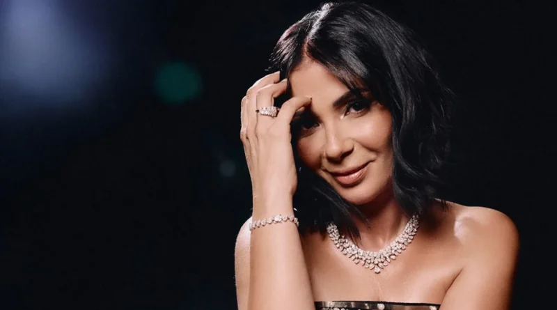 منى زكي بفستان أسود من كارولينا هيريرا في مهرجان الجونة
                         , منى زكي تتأثر خلال تكريمها في الجونة… وأحمد حلمي يدعمها