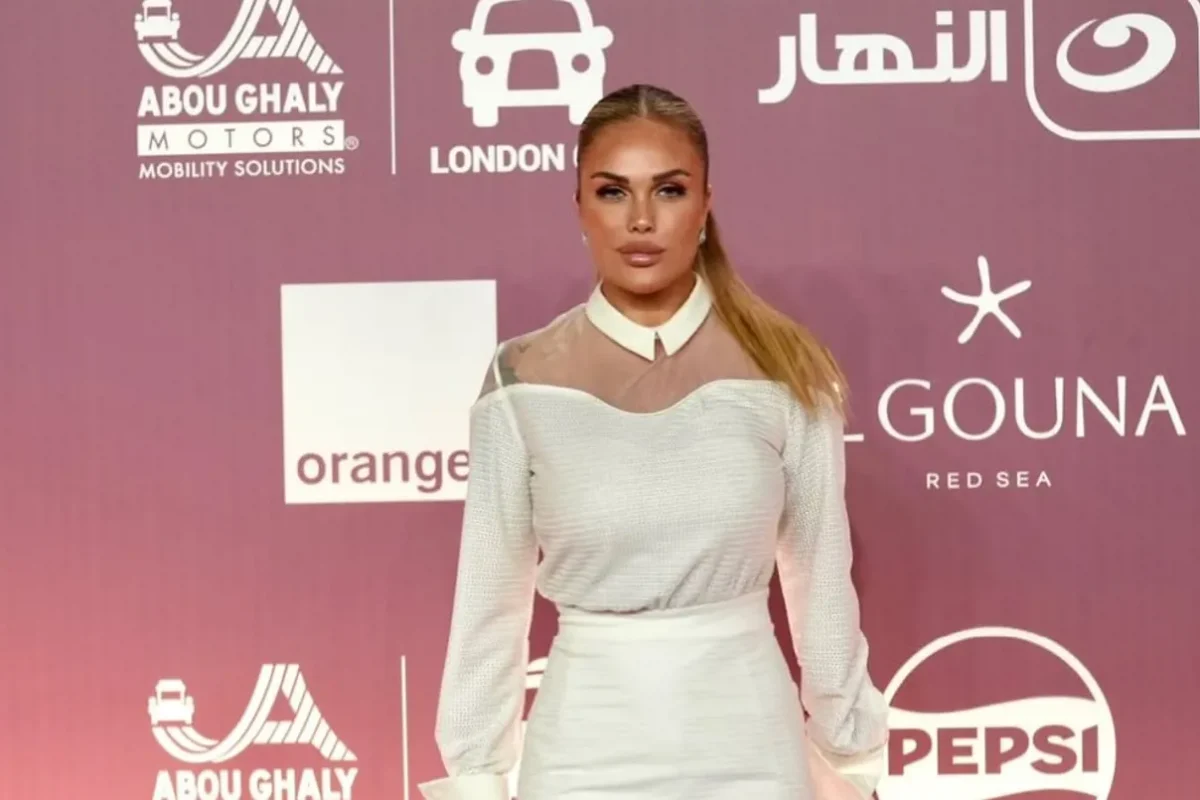نيكول سابا لـ”النهار”: النجومية اليوم أسهل بفضل “السوشيال ميديا”
                         , إنجي علي تتغزّل بنيكول سابا في الجونة… وتكشف سرّ شغفها بالسينما (فيديو)