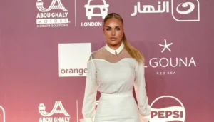 نيكول سابا لـ”النهار”: النجومية اليوم أسهل بفضل “السوشيال ميديا”
                         , إنجي علي تتغزّل بنيكول سابا في الجونة… وتكشف سرّ شغفها بالسينما (فيديو)