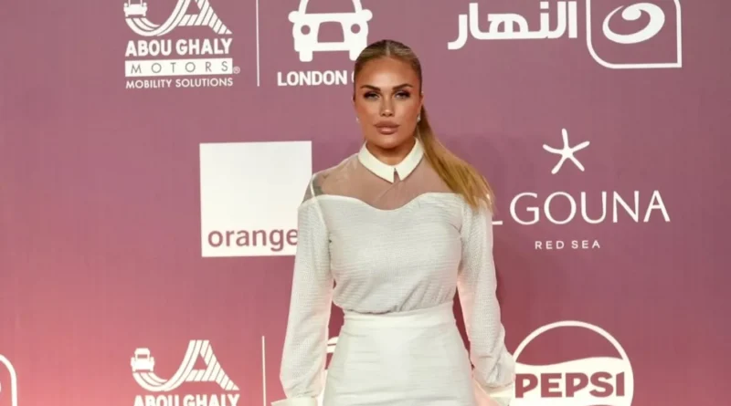 نيكول سابا لـ”النهار”: النجومية اليوم أسهل بفضل “السوشيال ميديا”
                         , إنجي علي تتغزّل بنيكول سابا في الجونة… وتكشف سرّ شغفها بالسينما (فيديو)