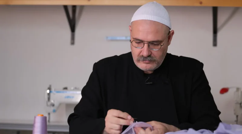 مصمم الأزياء الشيخ أدهم سري الدين لـ “النهار”: التزامي الديني غيّر أسلوبي
