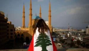 بين الأمل واليأس… كيف يرى الشباب سبيلاً للخروج من أزمة لبنان؟