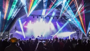 أبل تحذّر: كيف يمكن لأشعة الليزر إتلاف كاميرا هاتفك حتى وهي مغلقة؟