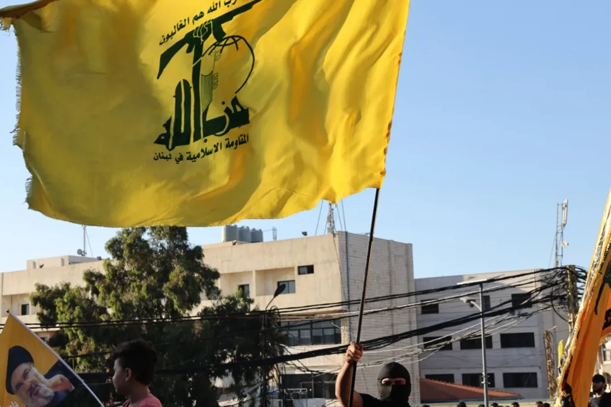محادثات مباشرة وسريّة بين “حزب الله” ومسؤولين سوريين في تركيا… هل ستتدخّل دمشق عسكريّاً في لبنان؟